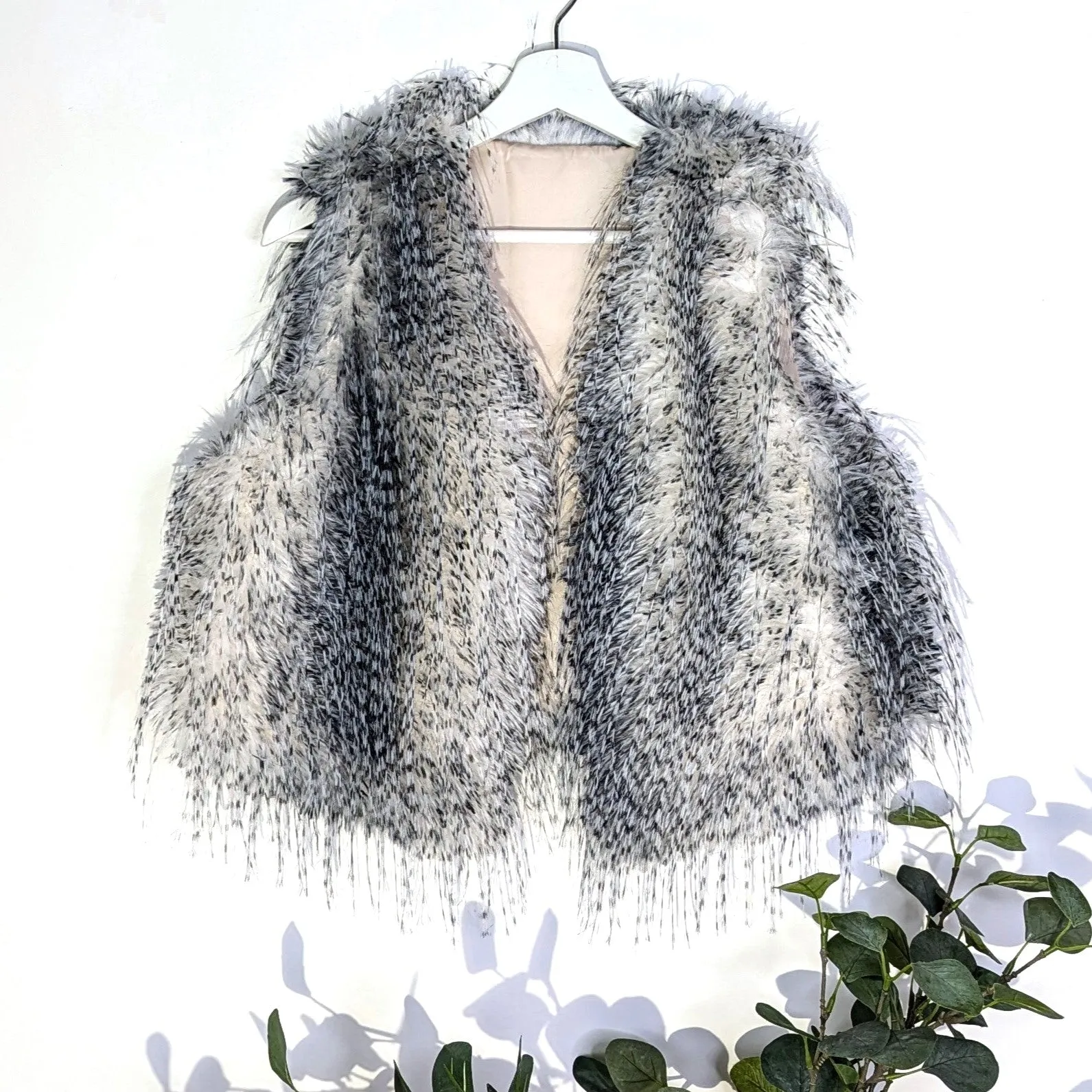 Luxury cropped faux fur special shaded effect gilet (S-M)
